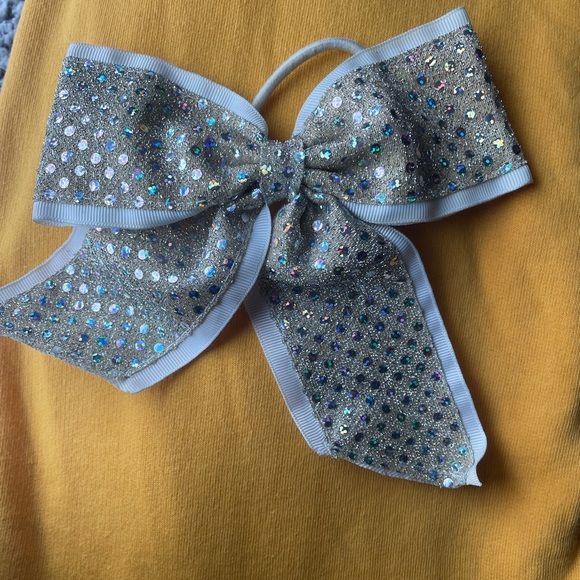 Cheer bow - Picture 2 of 11
